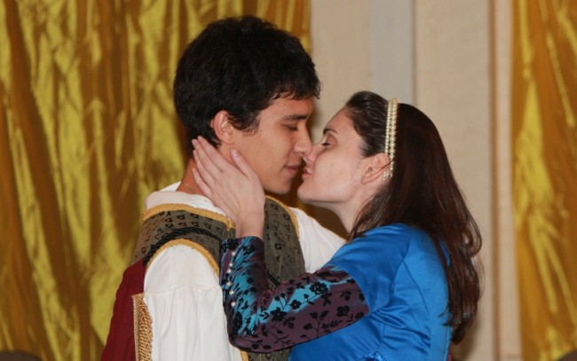 Alex Ose and Kathy Lulofs play the title roles in Collingswood Shakespeare Company's ROMEO AND JULIET running in Collingswood, NJ through May 20.